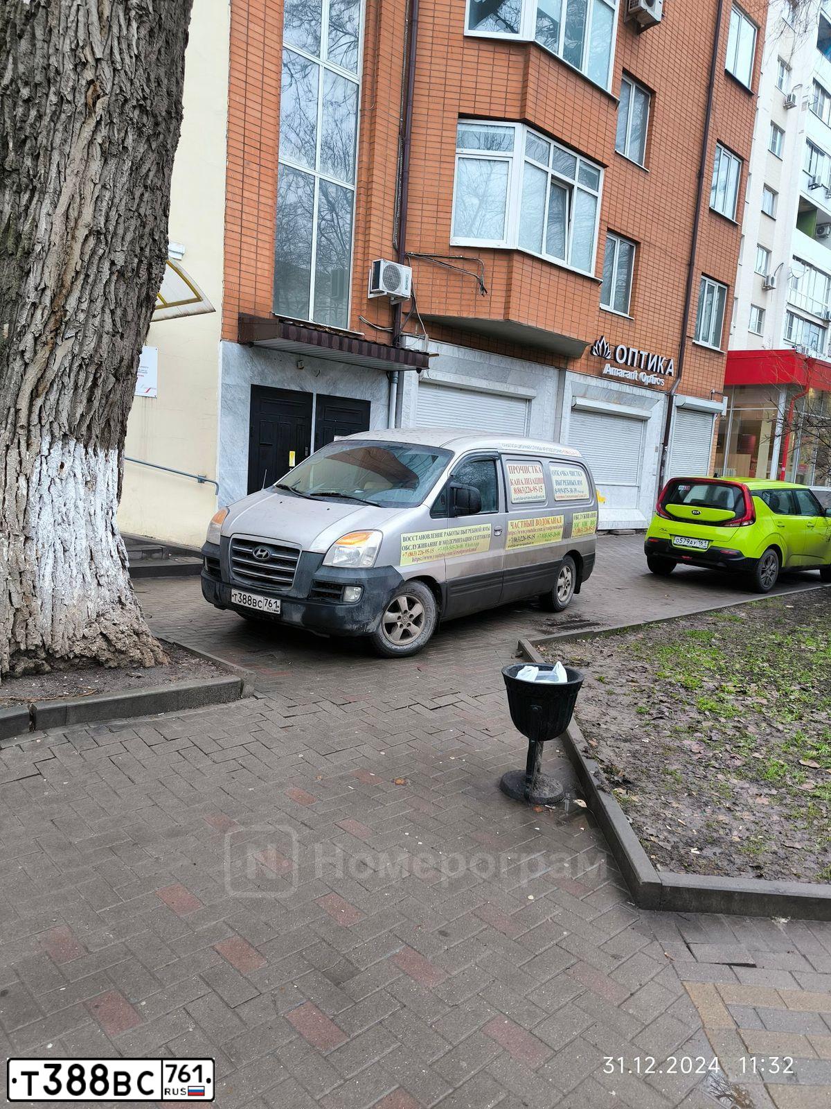 Фото автомобиля HYUNDAI H 1/H 100/STAREX, 2006 — госномер Т388ВС761. Цвет: СЕРЫЙ