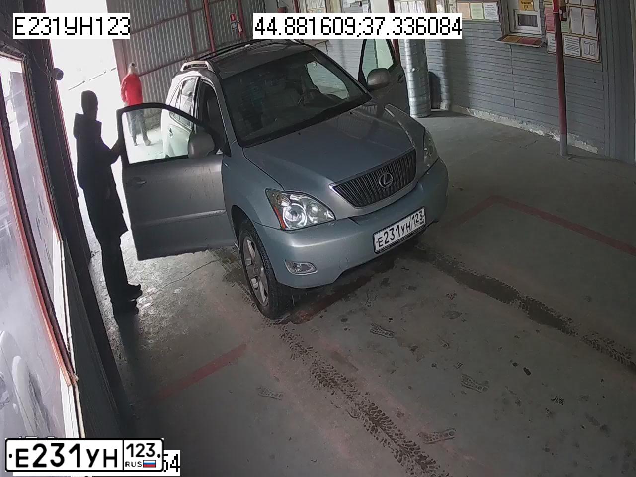 Фото автомобиля LEXUS RX, 2004 — госномер Е152ЕТ122. Цвет: Серебристый