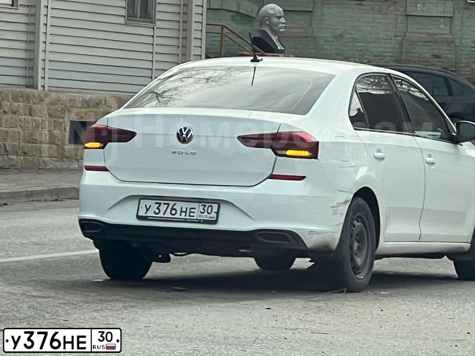Фото автомобиля VOLKSWAGEN POLO, 2021 — госномер У376НЕ30. Цвет: Белый