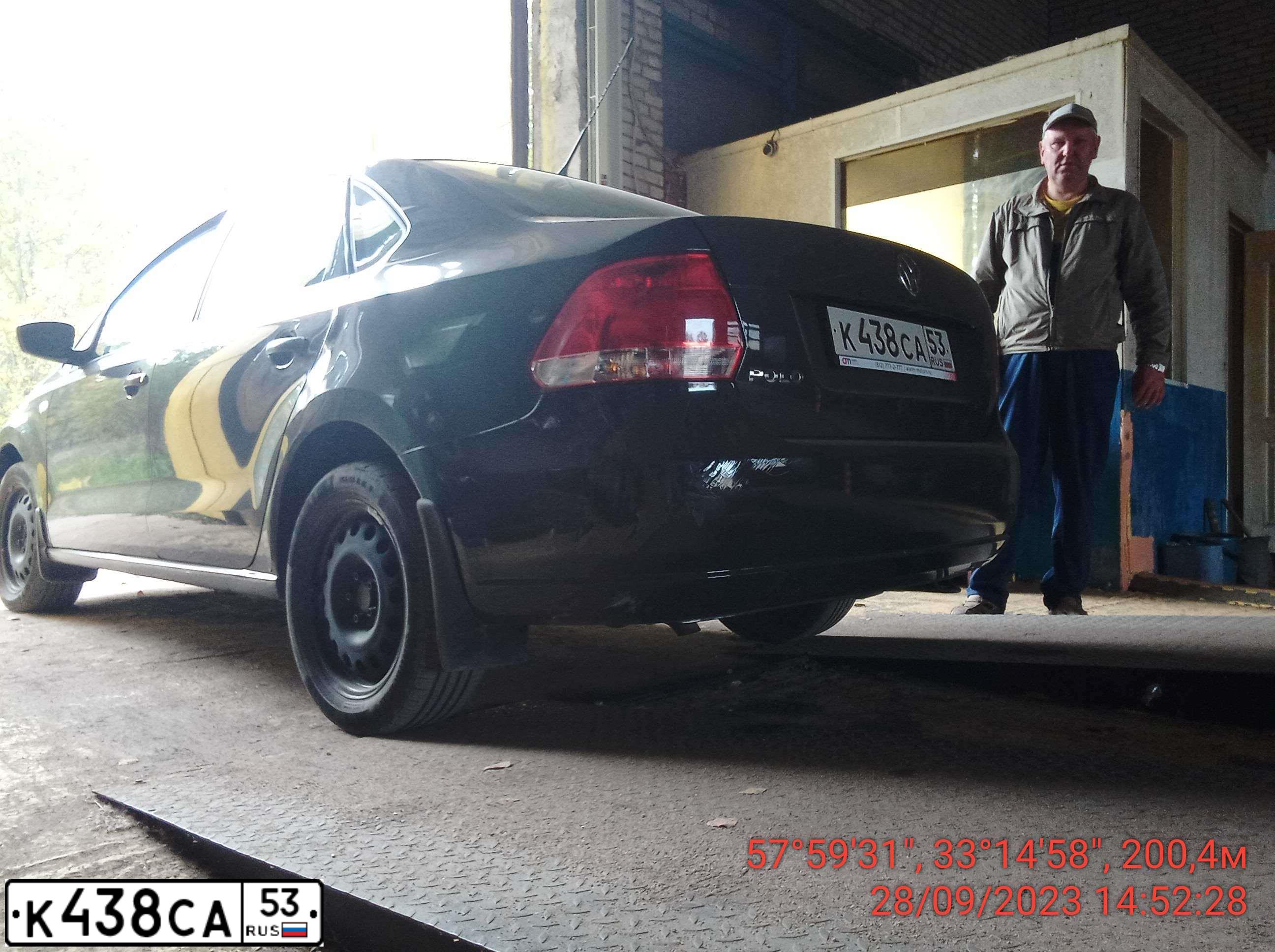 Фото автомобиля VOLKSWAGEN POLO, 2012 — госномер К438СА53. Цвет: СЕРЫЙ