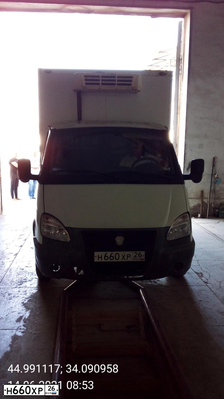 Фото автомобиля GAZ 2310 SOBOL, 2013 — госномер Н532ЕМ82. Цвет: Белый