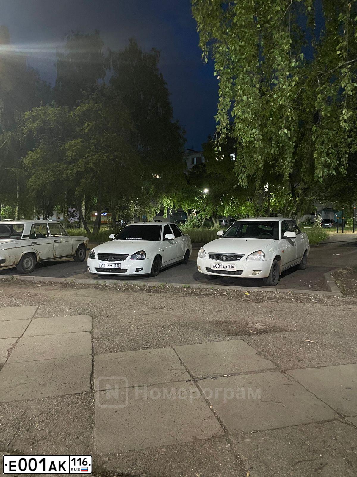 Фото автомобиля LADA 2170 PRIORA, 2015 — госномер Х001ВА116. Цвет: Белый