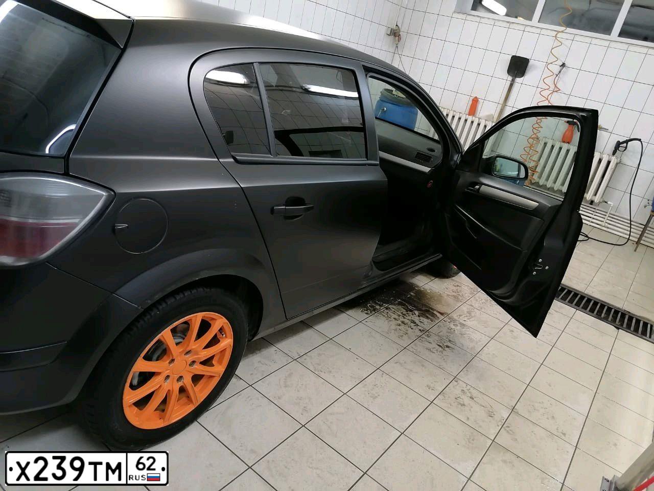 Фото автомобиля OPEL ASTRA, 2007 — госномер В600КО37. Цвет: ЧЕРНЫЙ