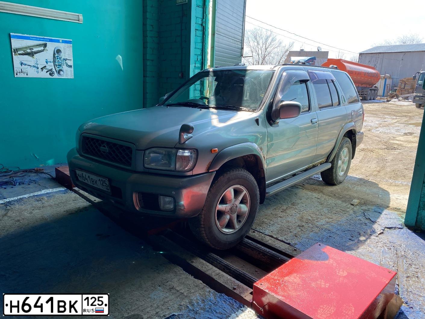 Фото автомобиля NISSAN TERRANO, 2001 — госномер Н641ВК125