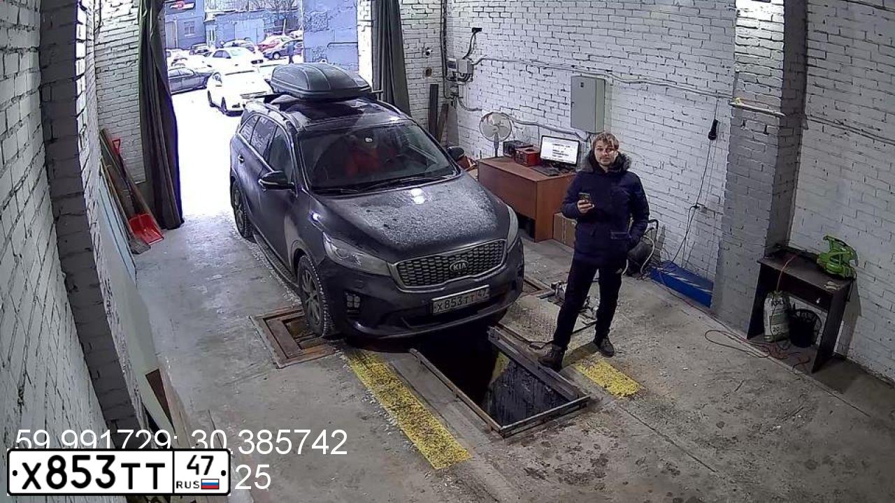Фото автомобиля CHEVROLET CAPTIVA, 2014 — госномер С329УЕ39. Цвет: ЧЕРНЫЙ