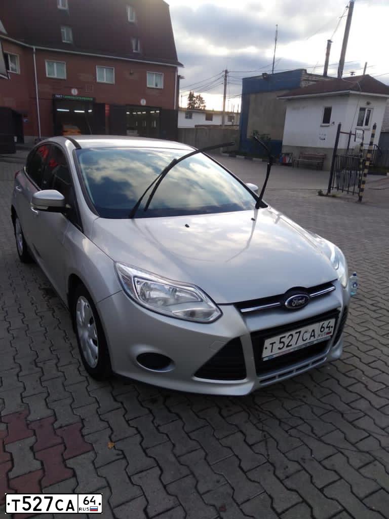 Фото автомобиля FORD FOCUS, 2012 — госномер Х101АС977. Цвет: СЕРЕБРИСТЫЙ