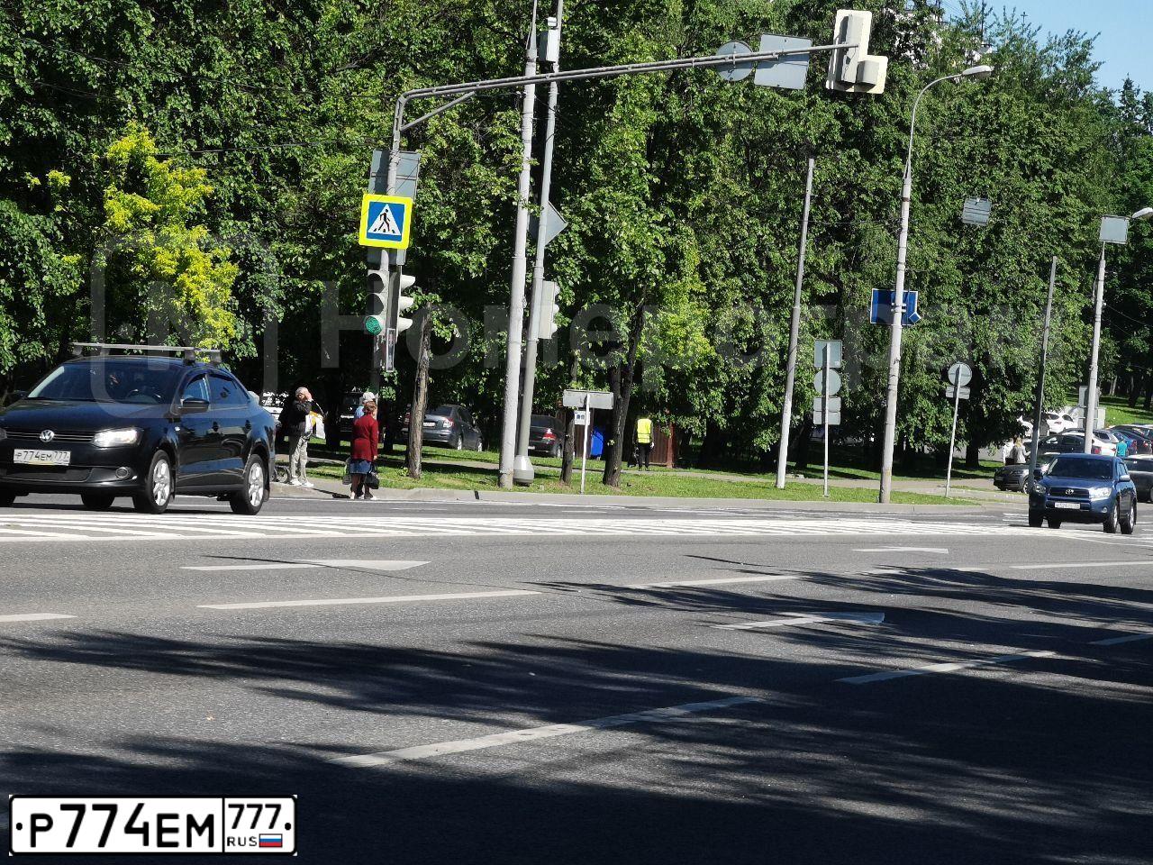 Фото автомобиля VOLKSWAGEN POLO, 2013 — госномер Р774ЕМ777. Цвет: ЧЕРНЫЙ