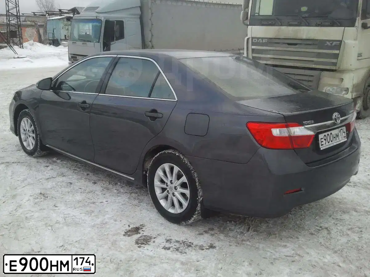 Фото автомобиля TOYOTA CAMRY, 2012 — госномер О190УР174. Цвет: СЕРЫЙ МЕТАЛЛИК