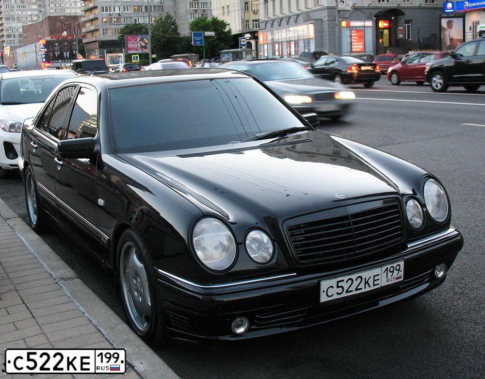 Фото автомобиля МЕРСЕДЕС-БЕНЦ Е430, 1997 — госномер М330ХК99. Цвет: ЧЕРНЫЙ