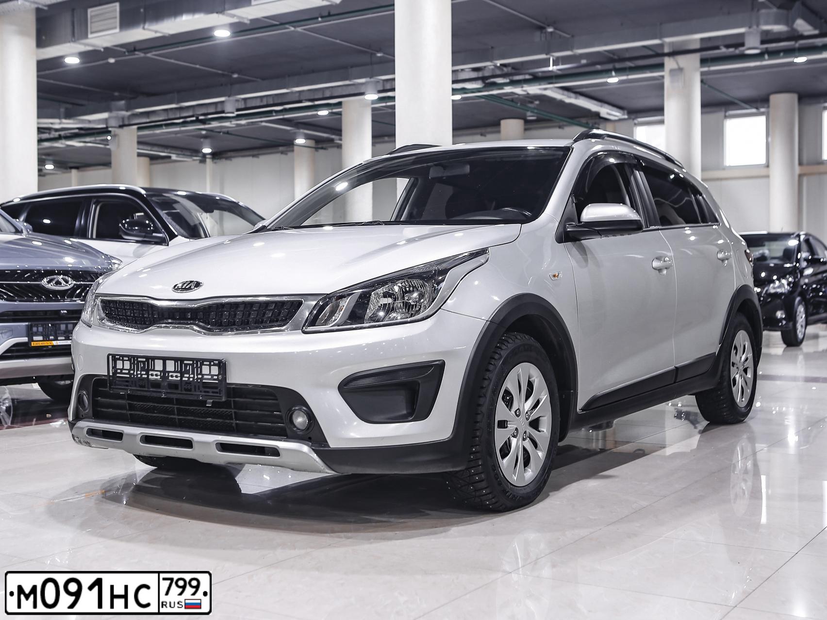 Фото автомобиля KIA RIO, 2018 — госномер М091НС799. Цвет: Серебристый