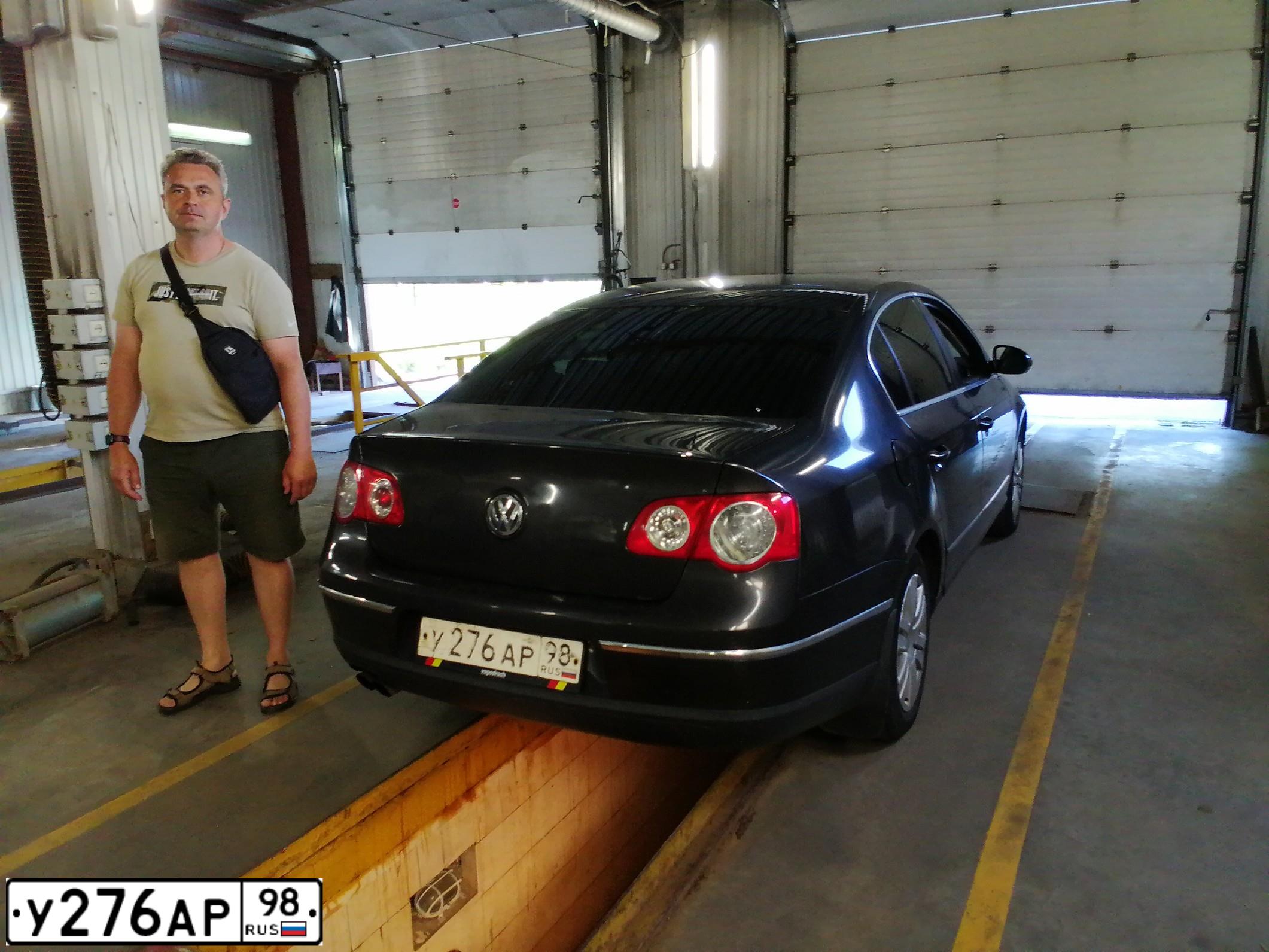 Фото автомобиля VOLKSWAGEN PASSAT, 2008 — госномер У276АР98. Цвет: ЧЕРНО-СЕРЫЙ