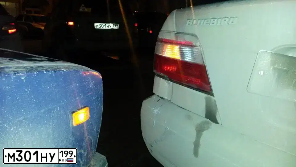 Фото автомобиля FORD FOCUS, 2004 — госномер М301НУ199. Цвет: ТЕМНО-СИНИЙ