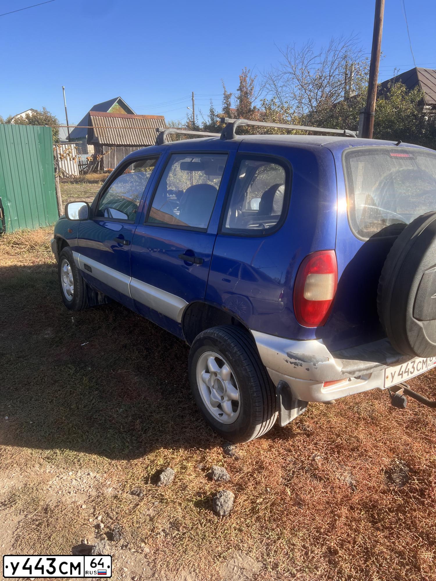 Фото автомобиля CHEVROLET NIVA, 2006 — госномер У443СМ64. Цвет: ЯРКО-СИНИЙ МЕТАЛЛИК