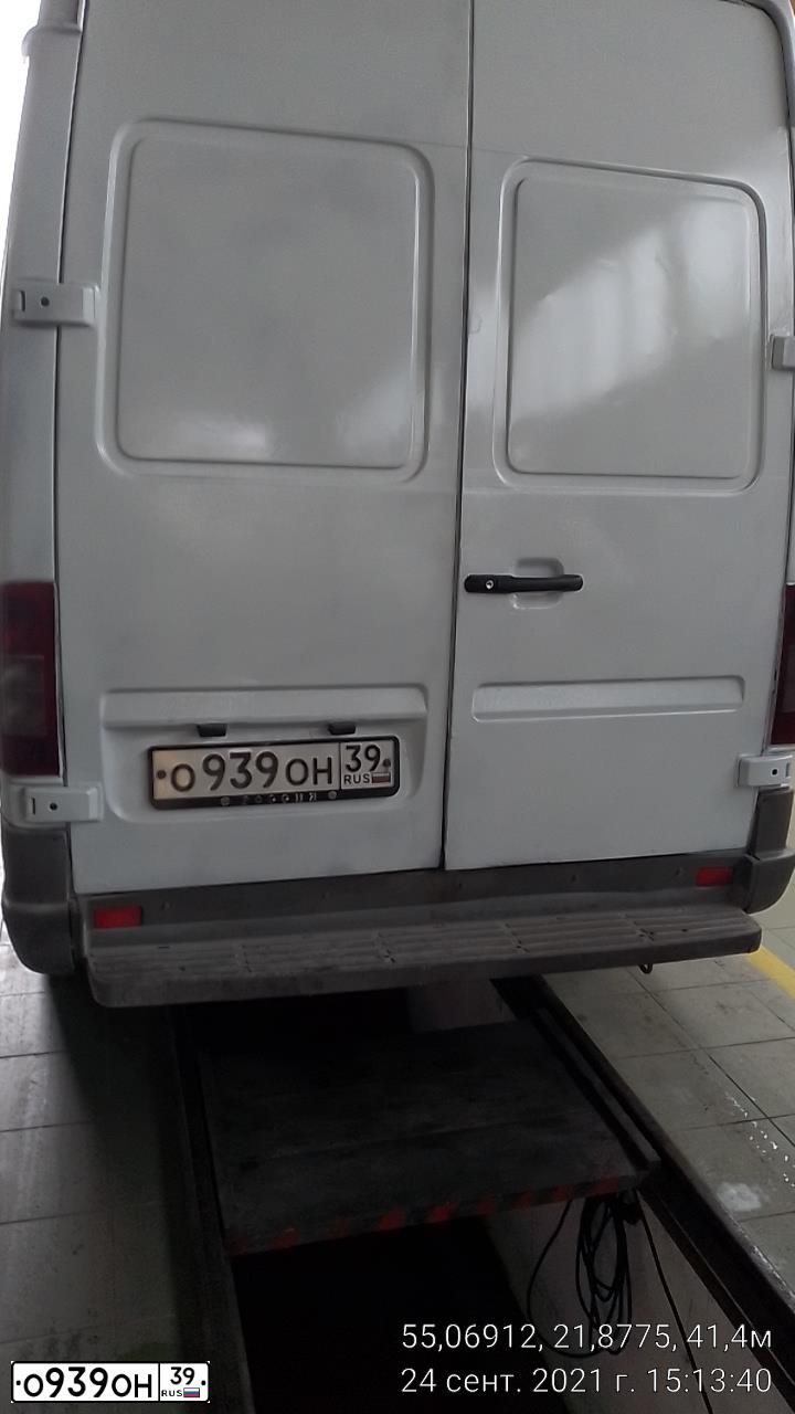 Фото автомобиля MERCEDES SPRINTER, 2000 — госномер О939ОН39. Цвет: БЕЛЫЙ