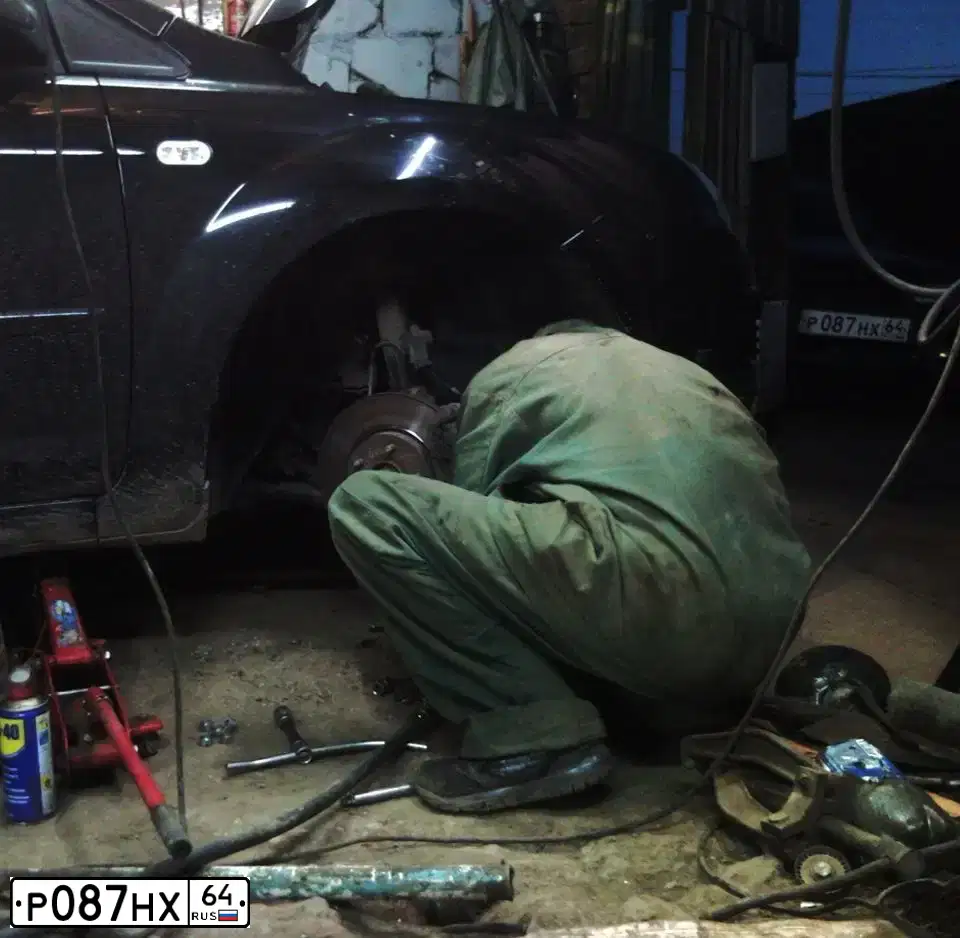 Фото автомобиля LADA 2106 LADA, 1984 — госномер Р177КУ64. Цвет: БЕЛЫЙ