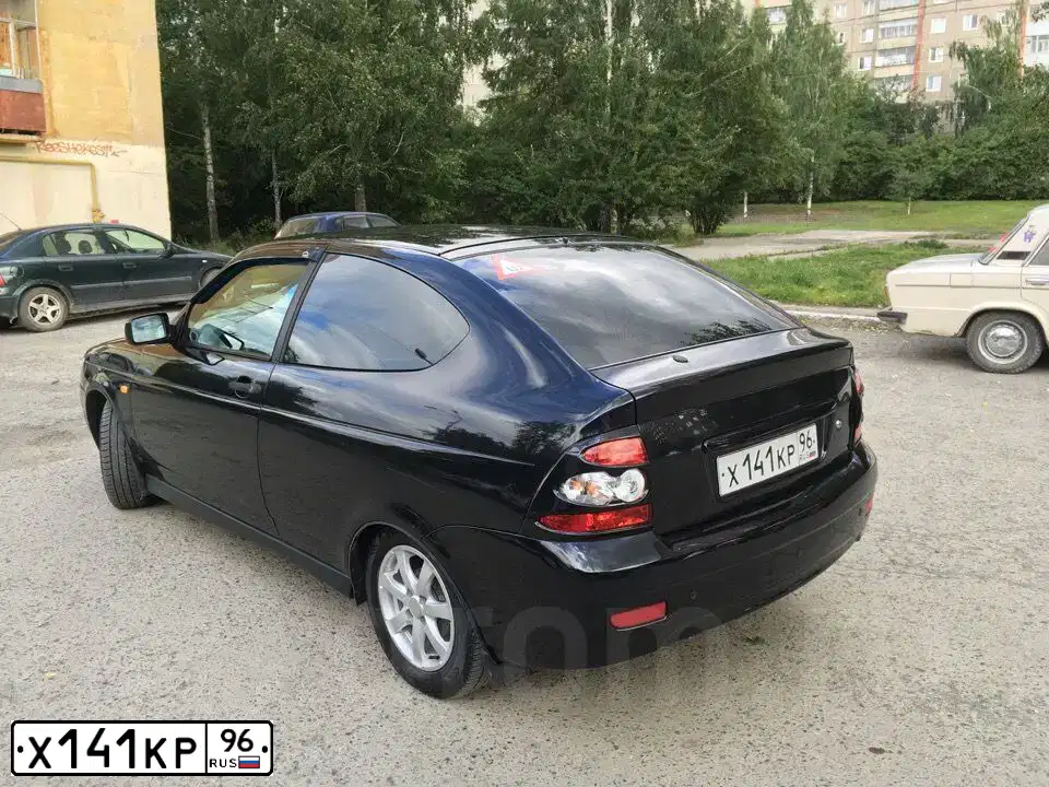 Фото автомобиля LADA 2172 PRIORA, 2010 — госномер Х141КР96. Цвет: Сине-Черный