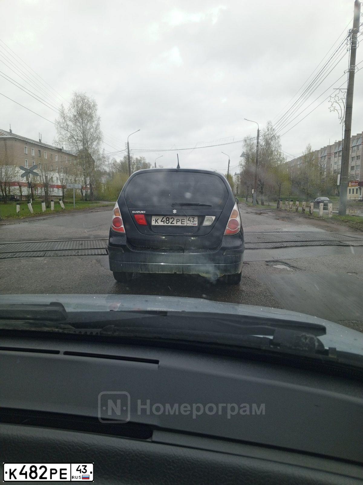 Фото автомобиля SUZUKI LIANA, 2007 — госномер К482РЕ43. Цвет: ЧЕРНЫЙ