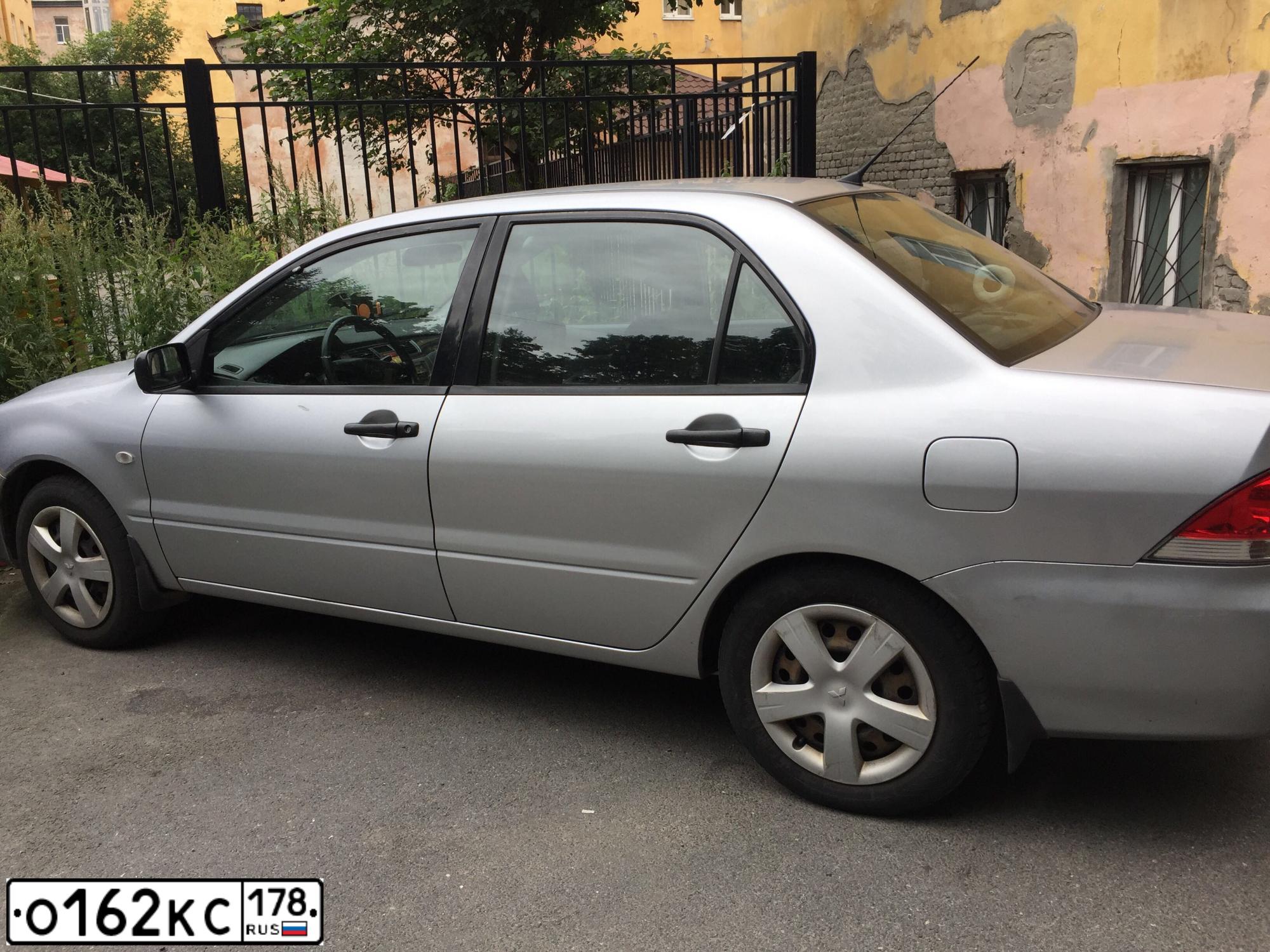 Фото автомобиля MITSUBISHI LANCER, 2003 — госномер Е171НО147. Цвет: СЕРЕБРИСТЫЙ