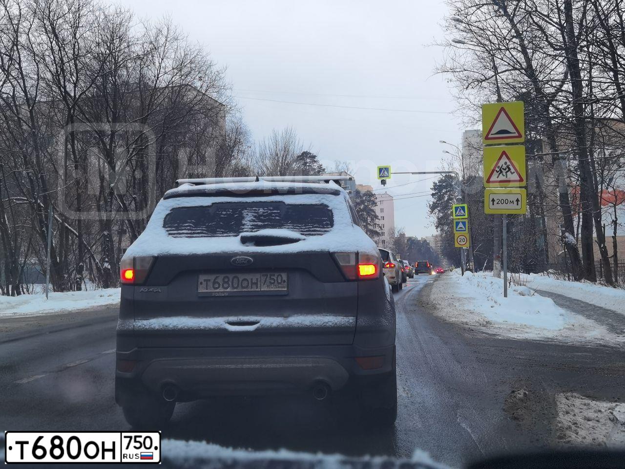 Фото автомобиля FORD KUGA, 2017 — госномер Е432ЕС761. Цвет: СЕРЫЙ
