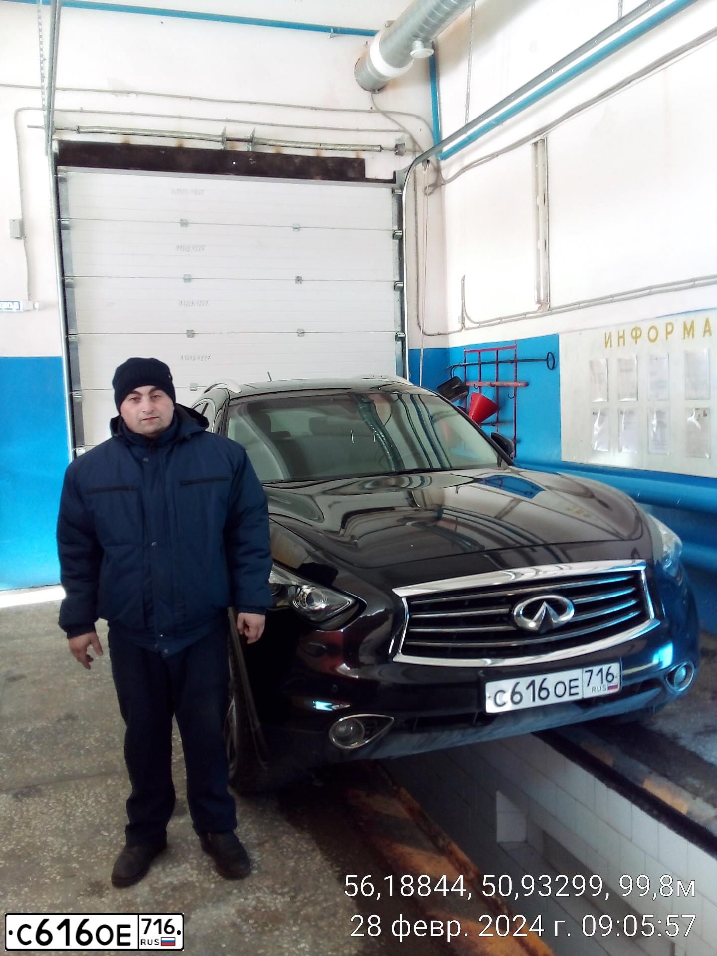 Фото автомобиля INFINITI QX70 /FX/, 2012 — госномер Т777ТТ16. Цвет: ЧЕРНЫЙ