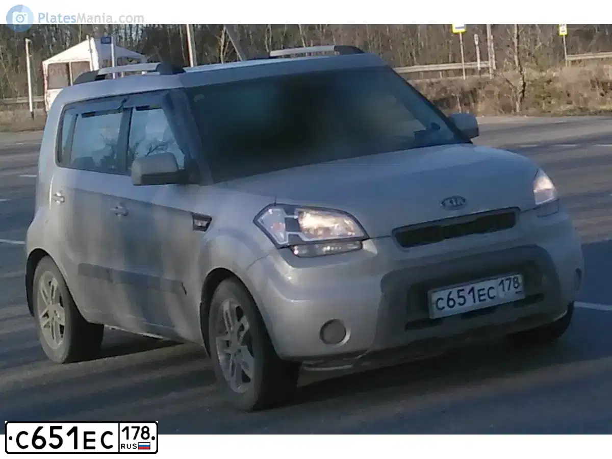 Фото автомобиля KIA SOUL, 2010 — госномер У802АТ48. Цвет: СЕРЕБРИСТЫЙ