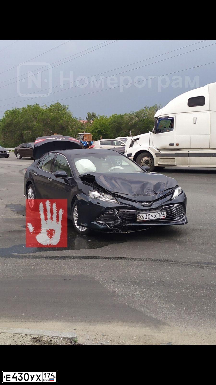 Фото автомобиля KIA RIO, 2015 — госномер Е430УХ174. Цвет: Белый