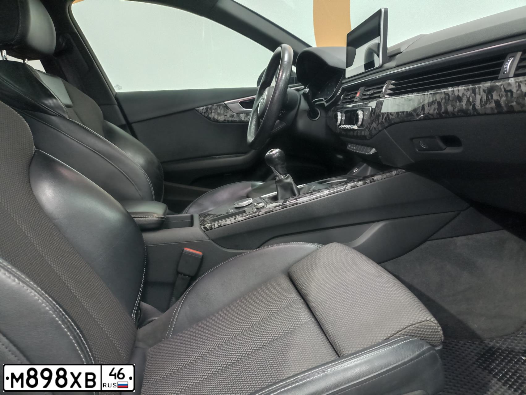 Фото автомобиля АУДИ A4, 2017 — госномер Р439РХ46. Цвет: ЧЕРНЫЙ