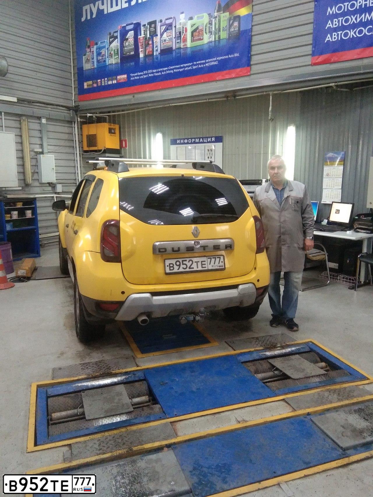 Фото автомобиля RENAULT DUSTER, 2016 — госномер В952ТЕ777. Цвет: ЖЕЛТЫЙ
