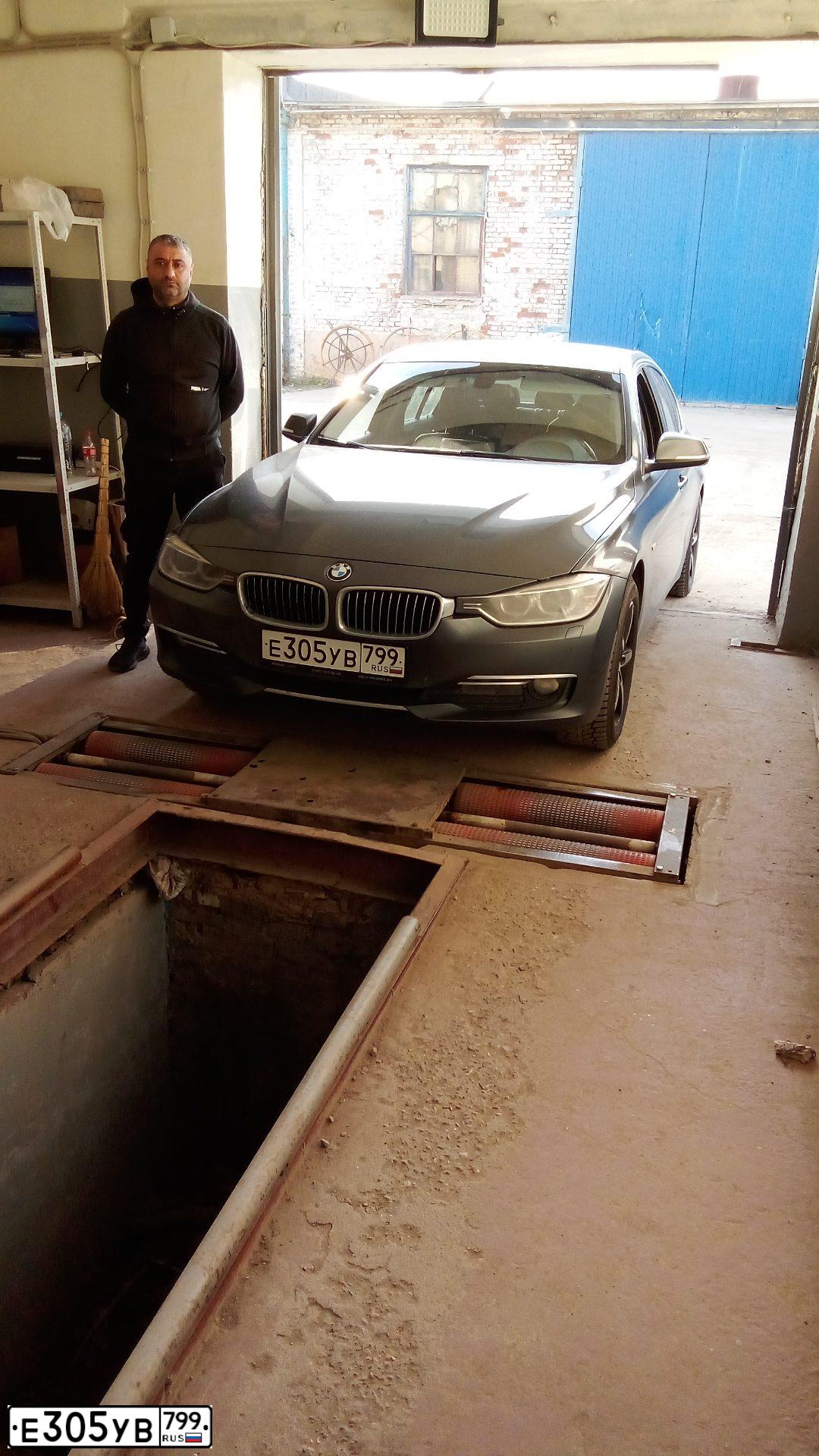 Фото автомобиля BMW SERIE 3, 2013 — госномер В890ХО790. Цвет: СЕРЫЙ