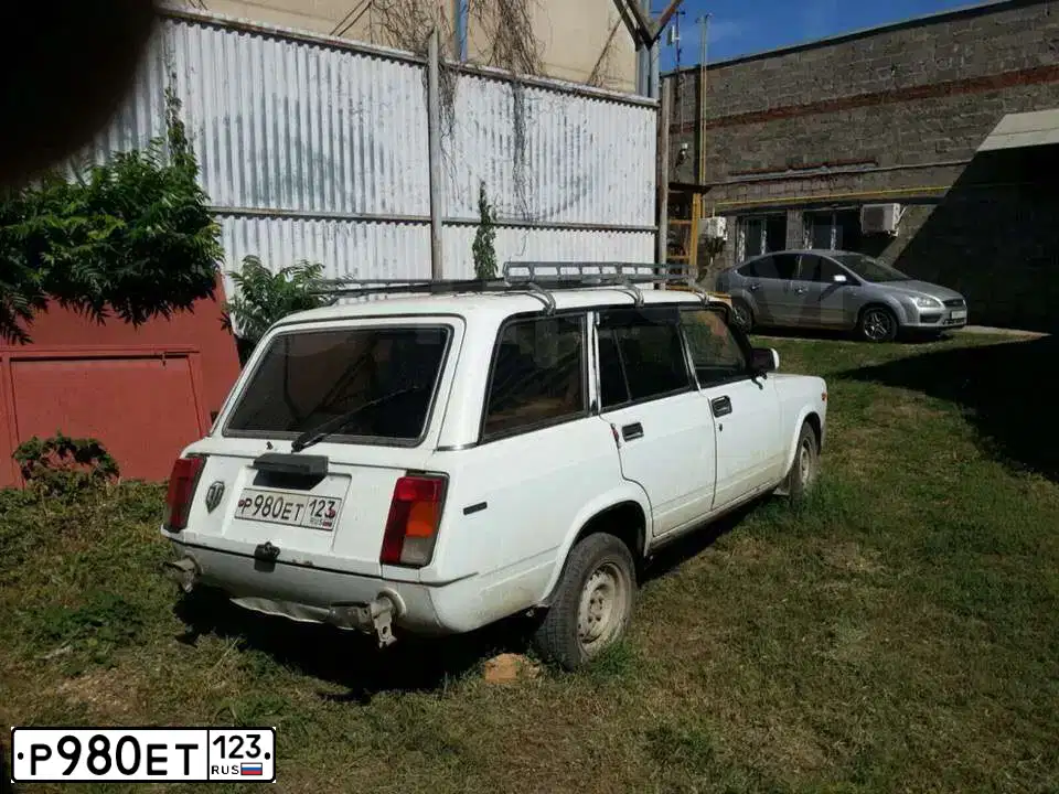 Фото автомобиля LADA 2104, 1999 — госномер Р980ЕТ123. Цвет: ЯРКО-БЕЛЫЙ