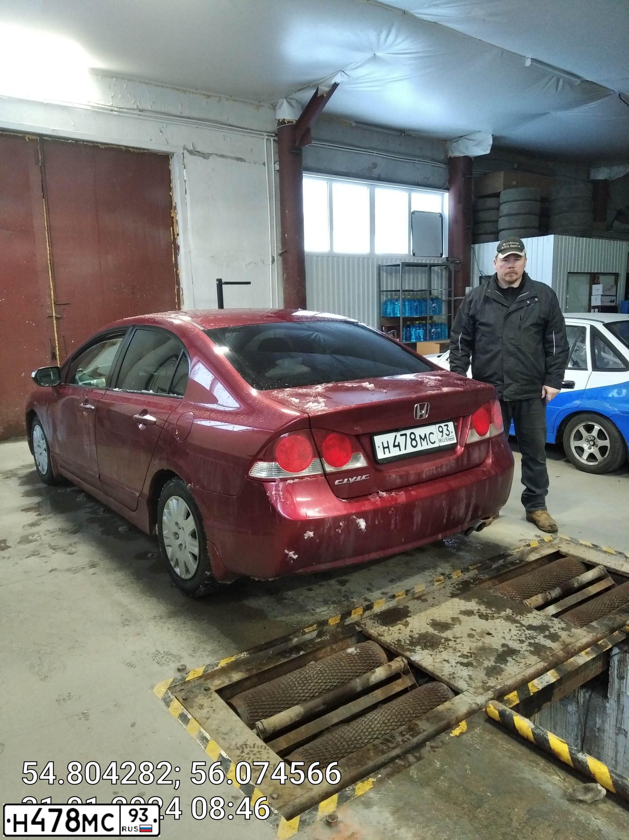 Фото автомобиля HONDA CIVIC, 2008 — госномер М723АК702. Цвет: ТЕМНО-КРАСНЫЙ