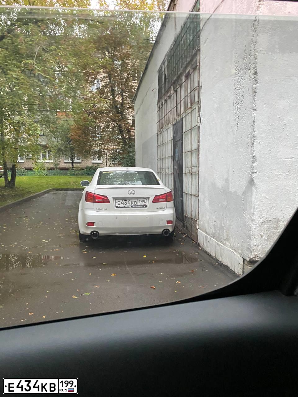 Фото автомобиля LEXUS IS, 2008 — госномер Е434КВ199. Цвет: Белый
