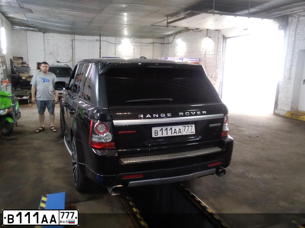 Фото автомобиля LADA 2170 PRIORA, 2011 — госномер В111АА777. Цвет: ЧЕРНЫЙ