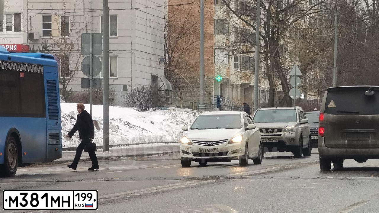 Фото автомобиля MITSUBISHI PAJERO, 2008 — госномер М381МН199. Цвет: ЧЕРНЫЙ