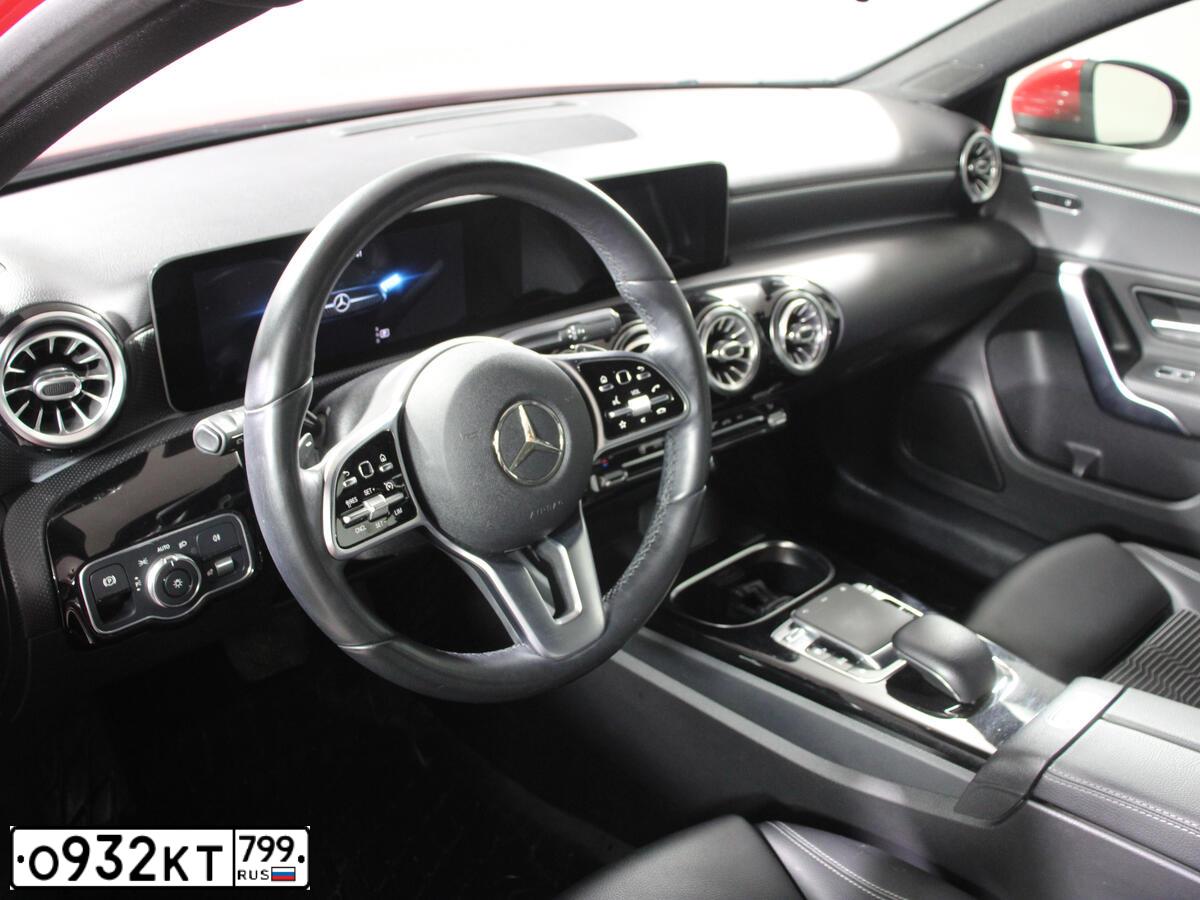 Фото автомобиля MERCEDES A-KLASSE, 2018 — госномер У308УА33. Цвет: Красный