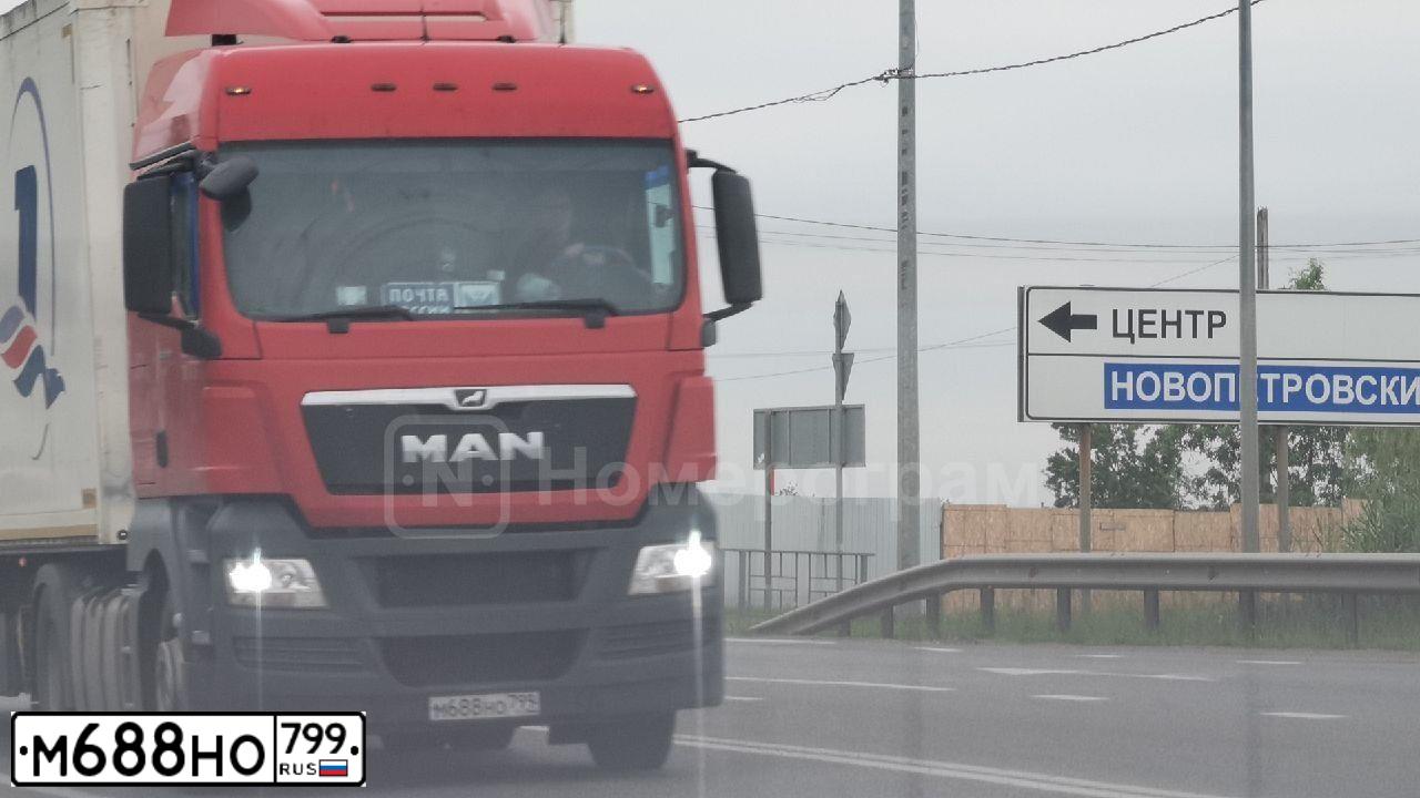 Фото автомобиля MAN TGX 18.XXX /4X2/, 2018 — госномер М688НО799. Цвет: КРАСНЫЙ