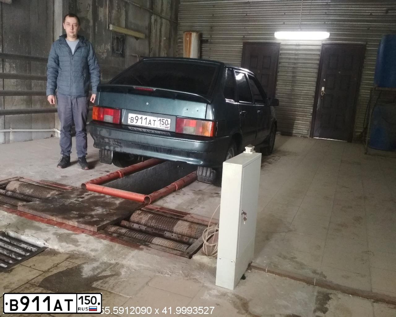 Фото автомобиля LADA 2114 SAMARA, 2006 — госномер Е390УН33. Цвет: СЕРО-СИНЕ ЗЕЛЕНЫЙ