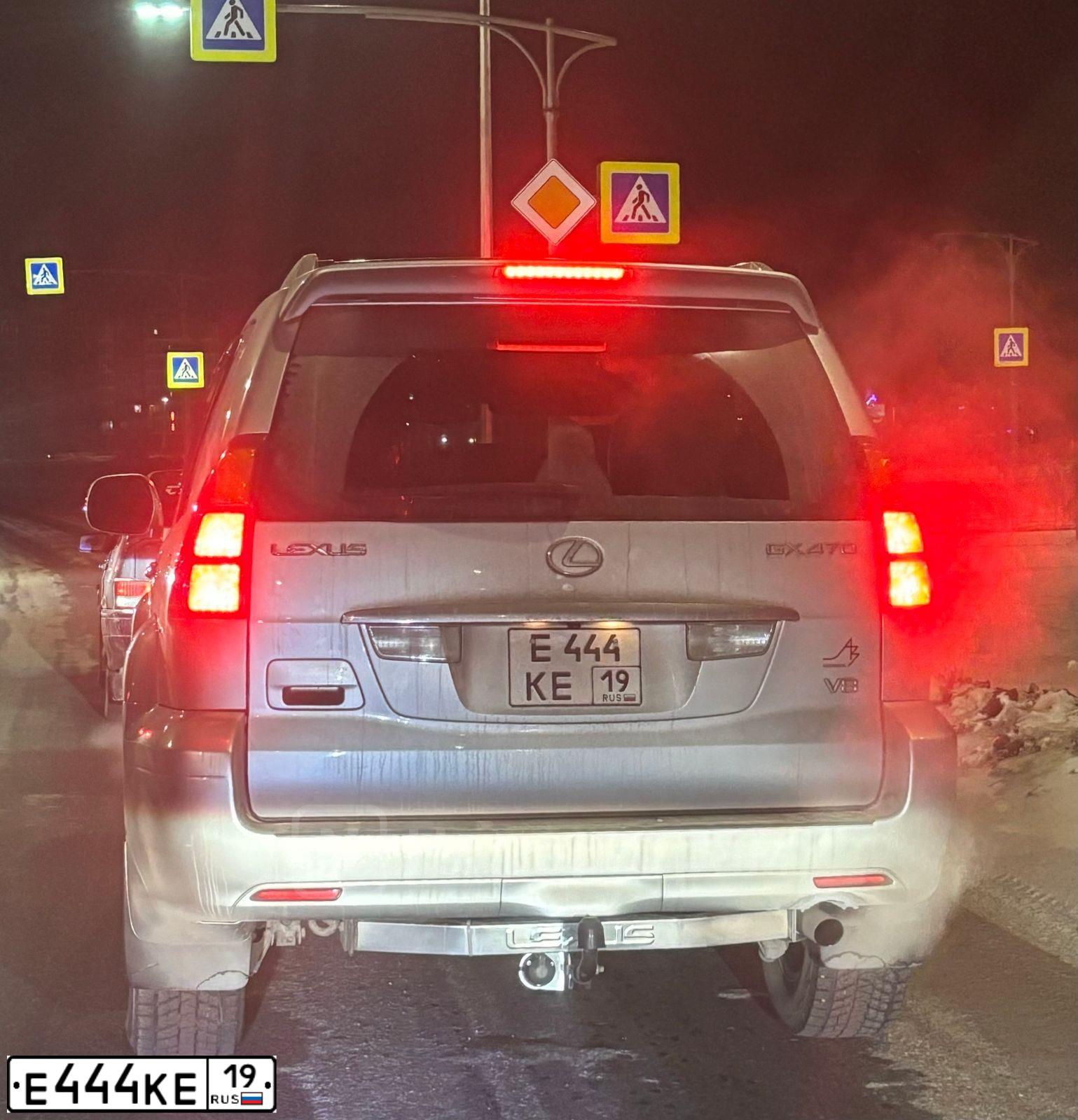 Фото автомобиля LEXUS GX, 2007 — госномер Е444КЕ19. Цвет: СЕРЕБРИСТЫЙ