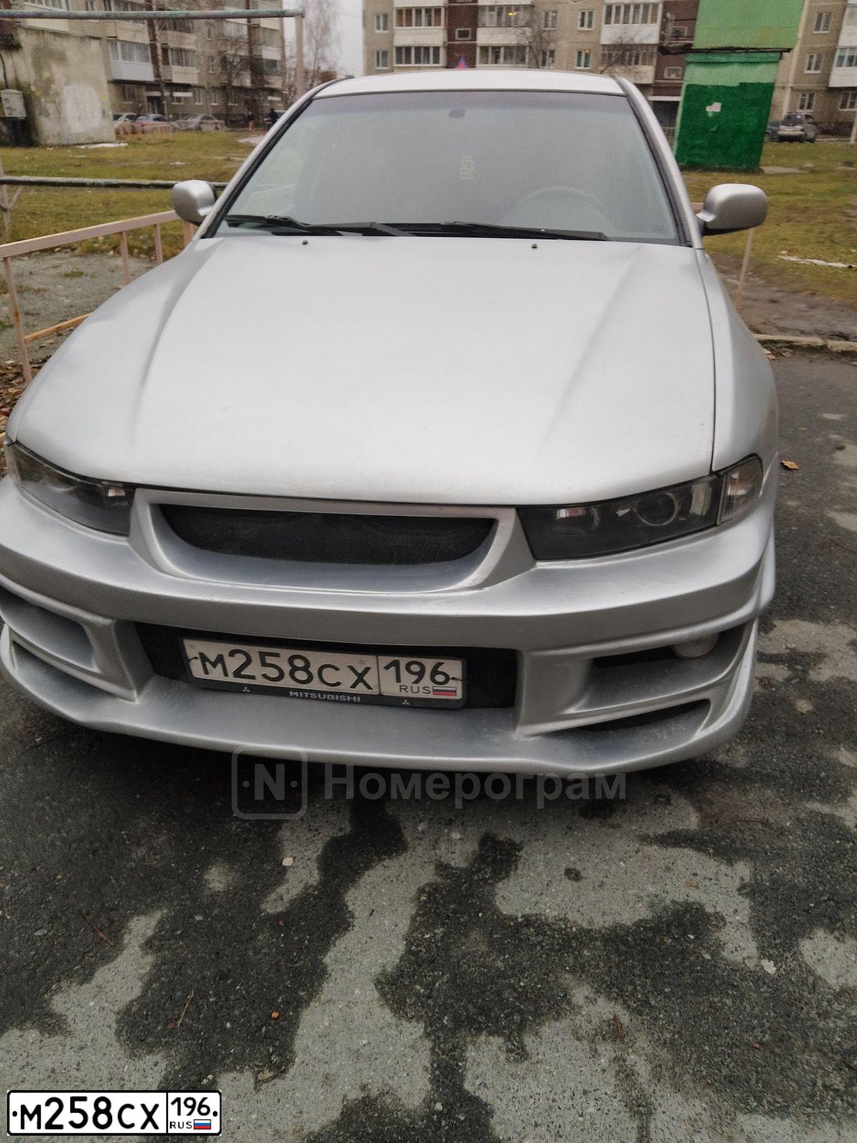 Фото автомобиля MITSUBISHI GALANT, 2002 — госномер М258СХ196. Цвет: СВЕТЛО-СЕРЫЙ