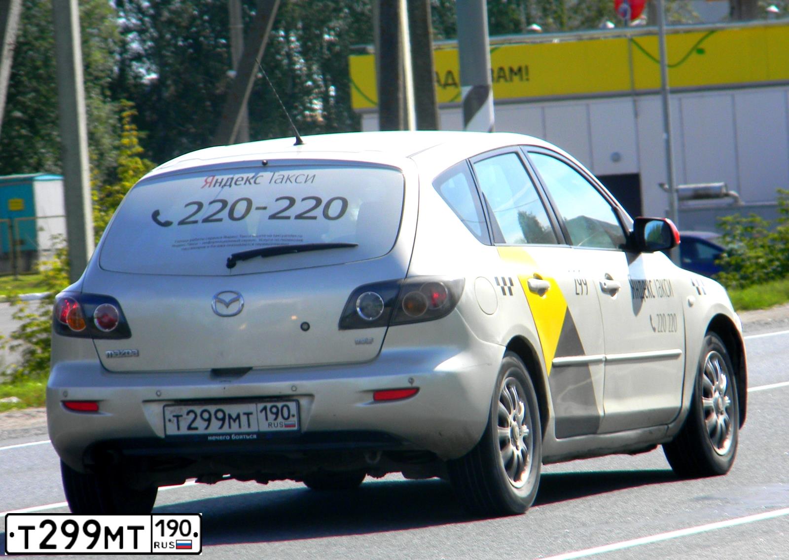 Фото автомобиля MAZDA 3, 2005 — госномер Е282УН32. Цвет: СЕРЫЙ