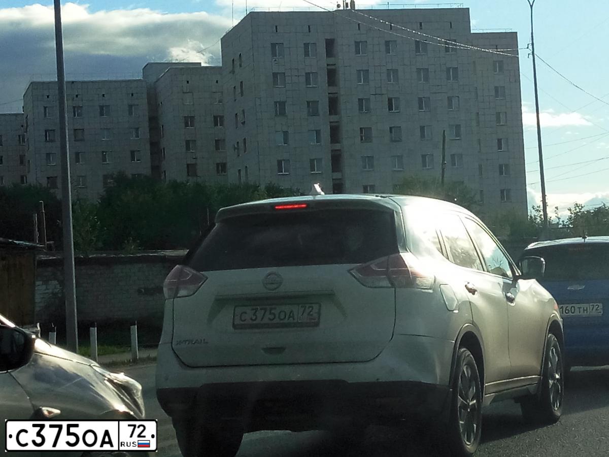 Фото автомобиля NISSAN X-TRAIL, 2018 — госномер С375ОА72. Цвет: Белый