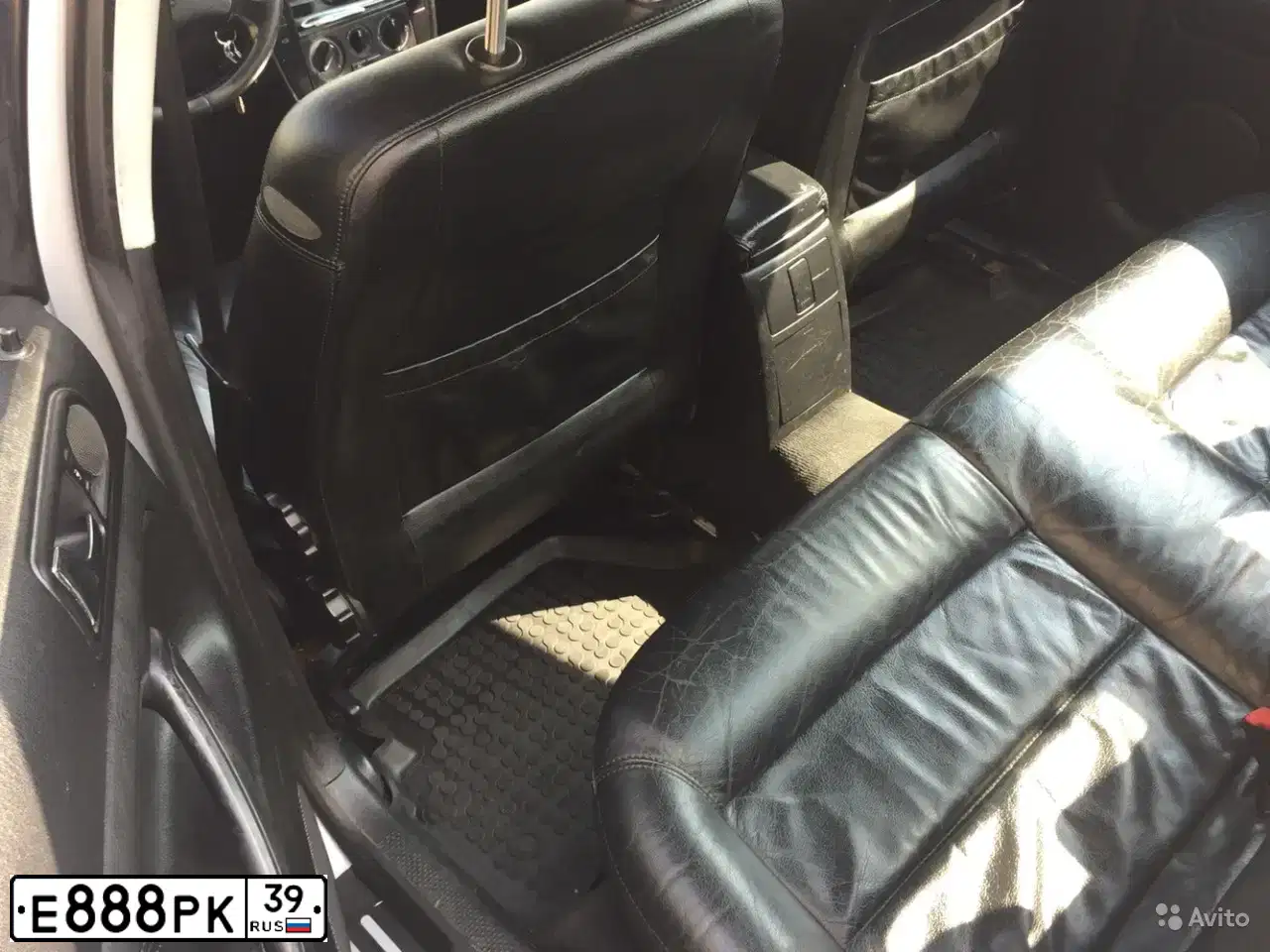 Фото автомобиля VOLKSWAGEN PASSAT, 2002 — госномер Е888РК39. Цвет: (БЕЛЫЙ)СЕРЕБРИСТЫЙ