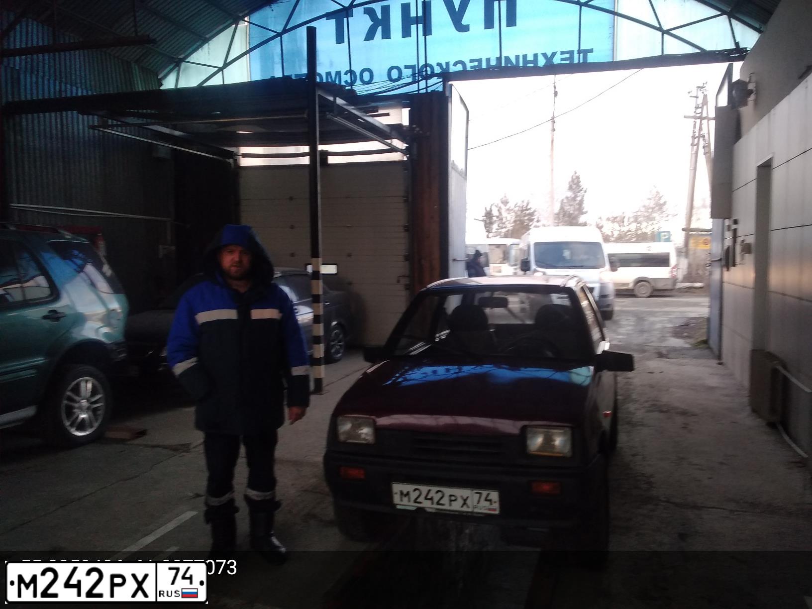 Фото автомобиля SEAZ OKA, 2004 — госномер М242РХ74. Цвет: ГРАНАТ