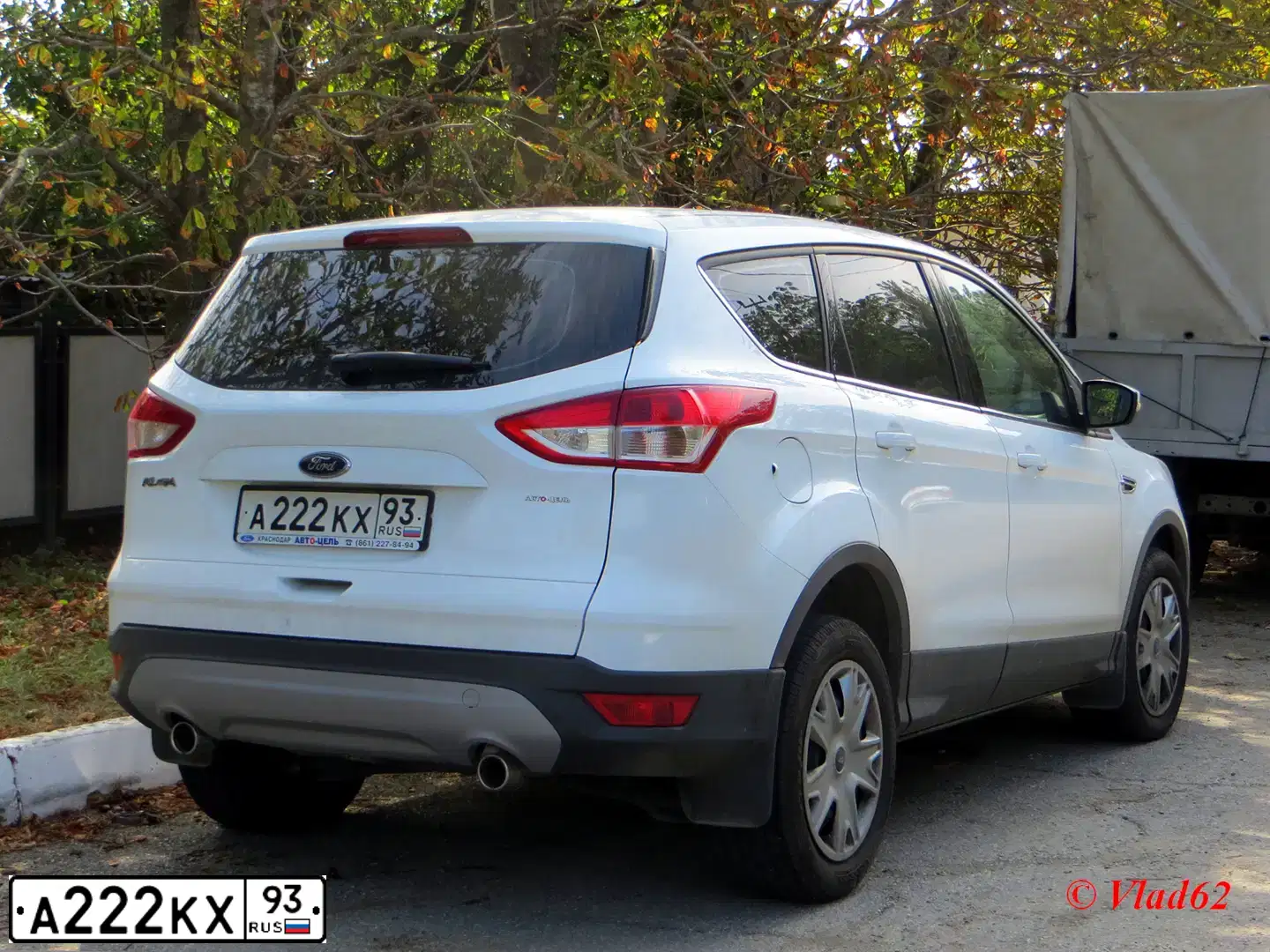 Фото автомобиля FORD FIESTA / ASPIRE, 2008 — госномер Е398ОМ123. Цвет: МАЛИНОВЫЙ