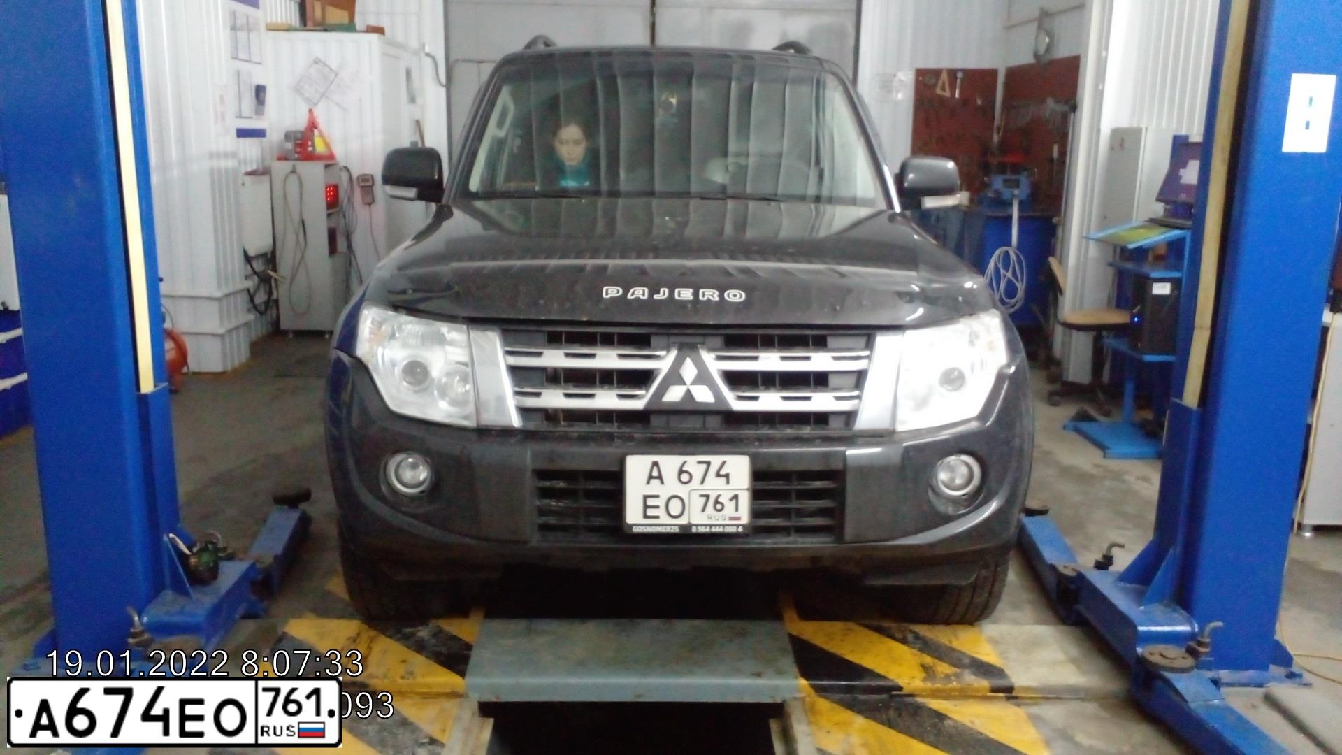 Фото автомобиля MITSUBISHI PAJERO, 2012 — госномер А674ЕО761. Цвет: ЧЕРНЫЙ
