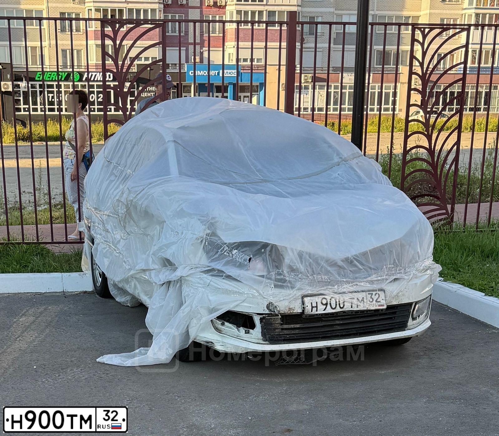 Фото автомобиля VOLKSWAGEN POLO, 2020 — госномер Н900ТМ32. Цвет: Белый