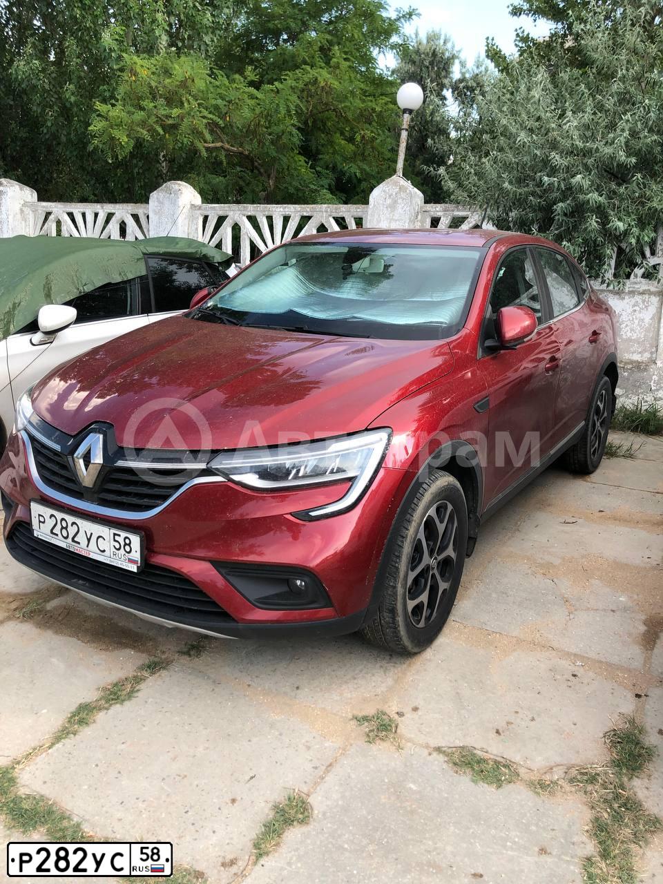 Фото автомобиля RENAULT ARKANA, 2019 — госномер Р282УС58. Цвет: Красный