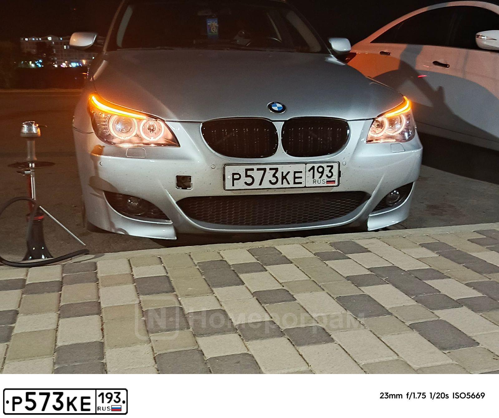 Фото автомобиля BMW SERIE 5, 2007 — госномер Р121АВ123. Цвет: Серебристый