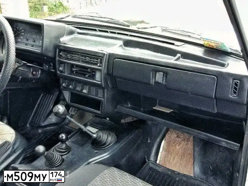 Фото автомобиля LADA 2121 NIVA, 1997 — госномер У451УА174. Цвет: Белый