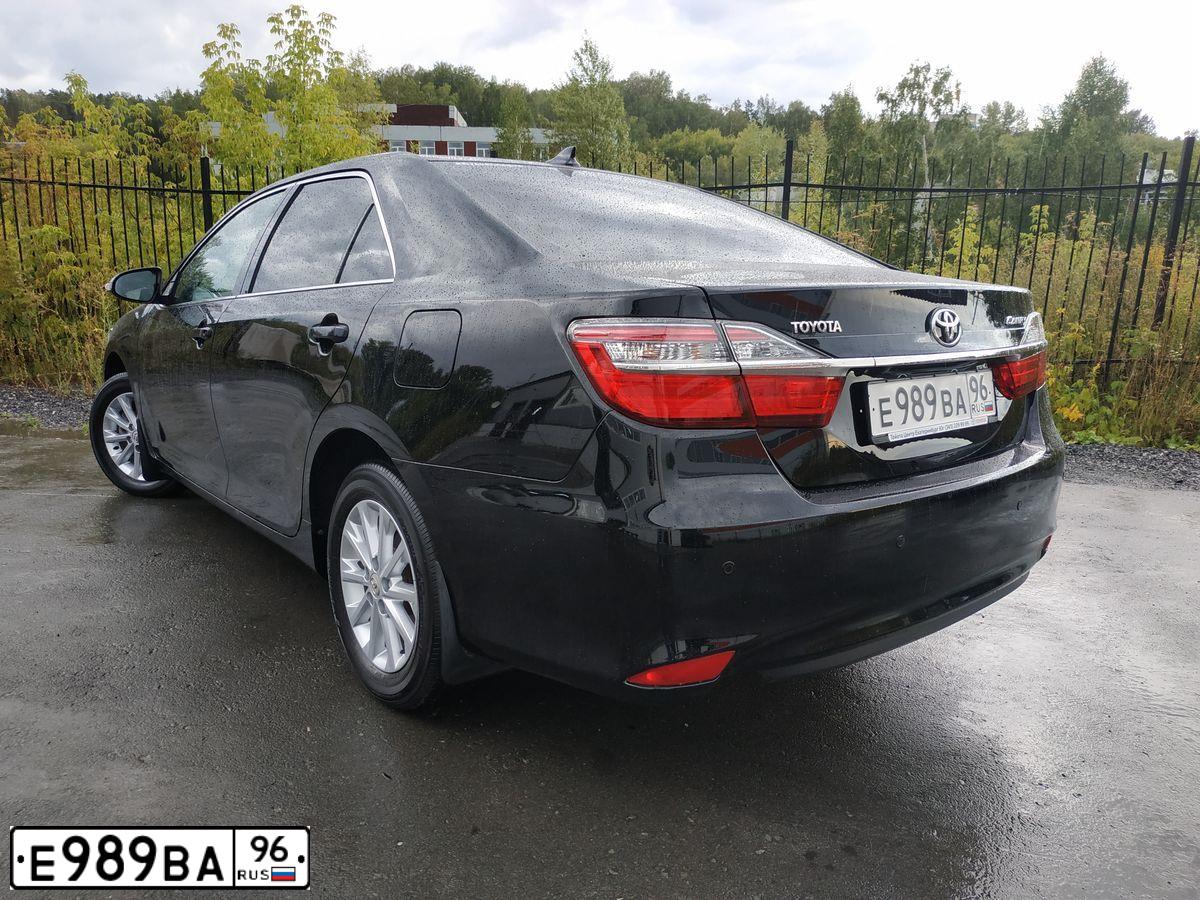 Фото автомобиля TOYOTA CAMRY, 2013 — госномер Е951ВЕ196. Цвет: ЧЕРНЫЙ